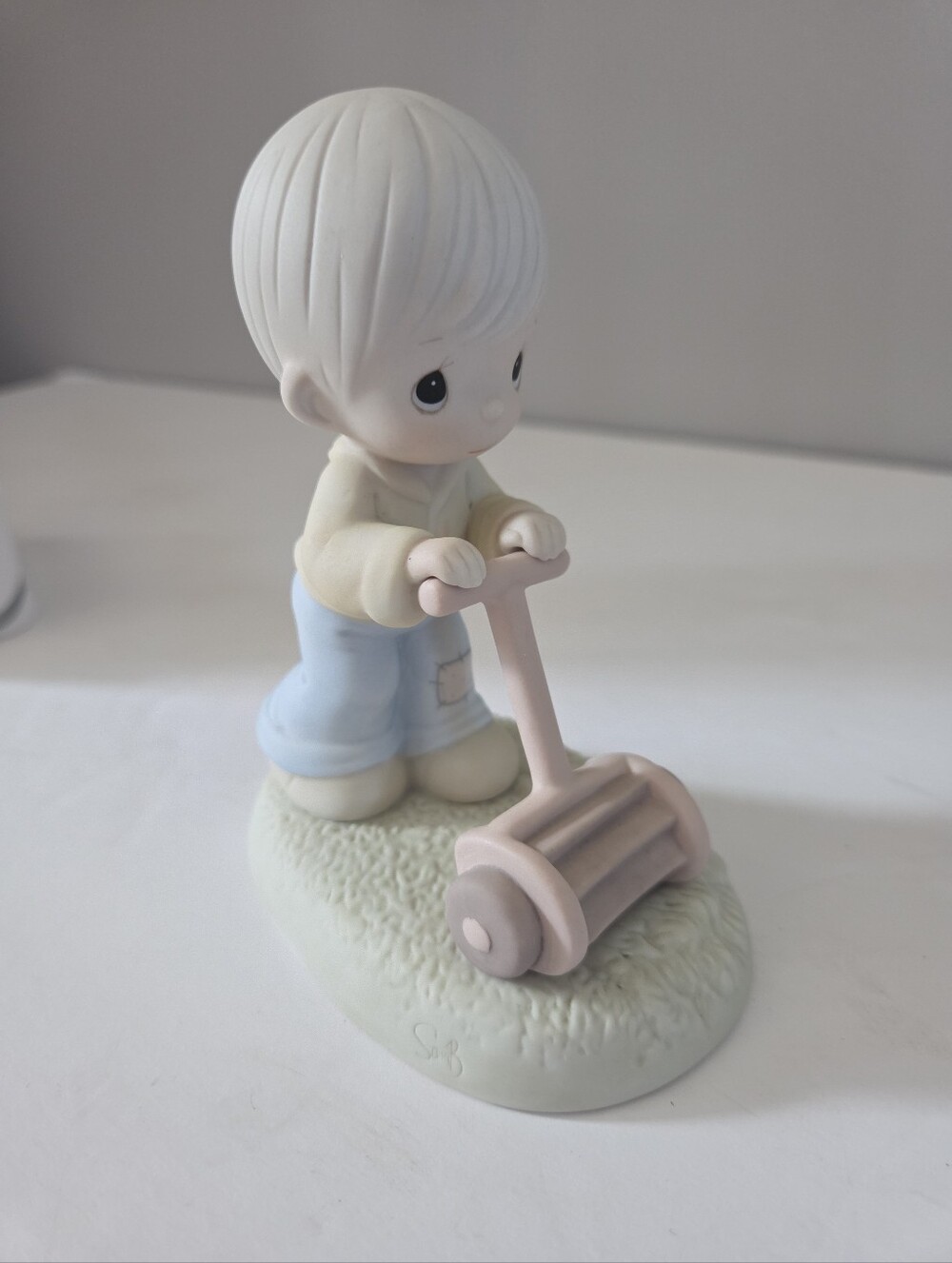 Precious Moments lawn Mow Power To Ya 1989 Members Only Figurine 1989